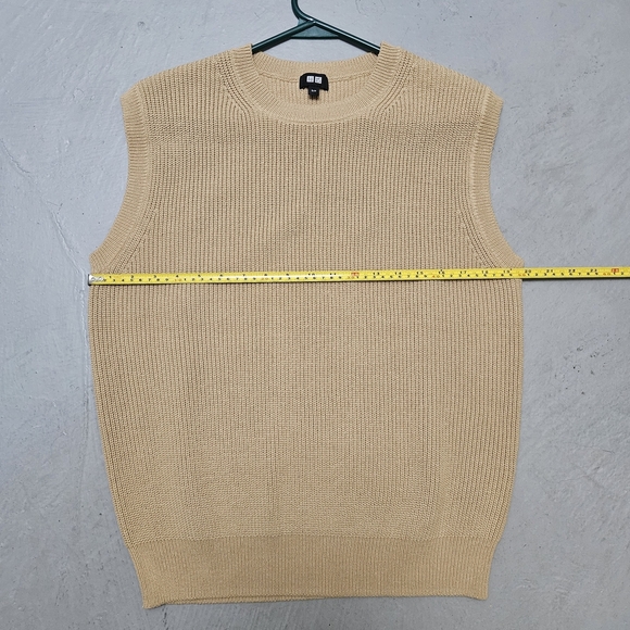 Uniqlo Women's Medium Gauge Crew Neck Beige Sweater Vest - Picture 7 of 7